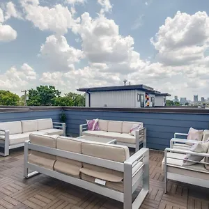  Holiday home Modern Townhome, W/ Downtown Views, Rooftop Deck Only 6min To Broadway